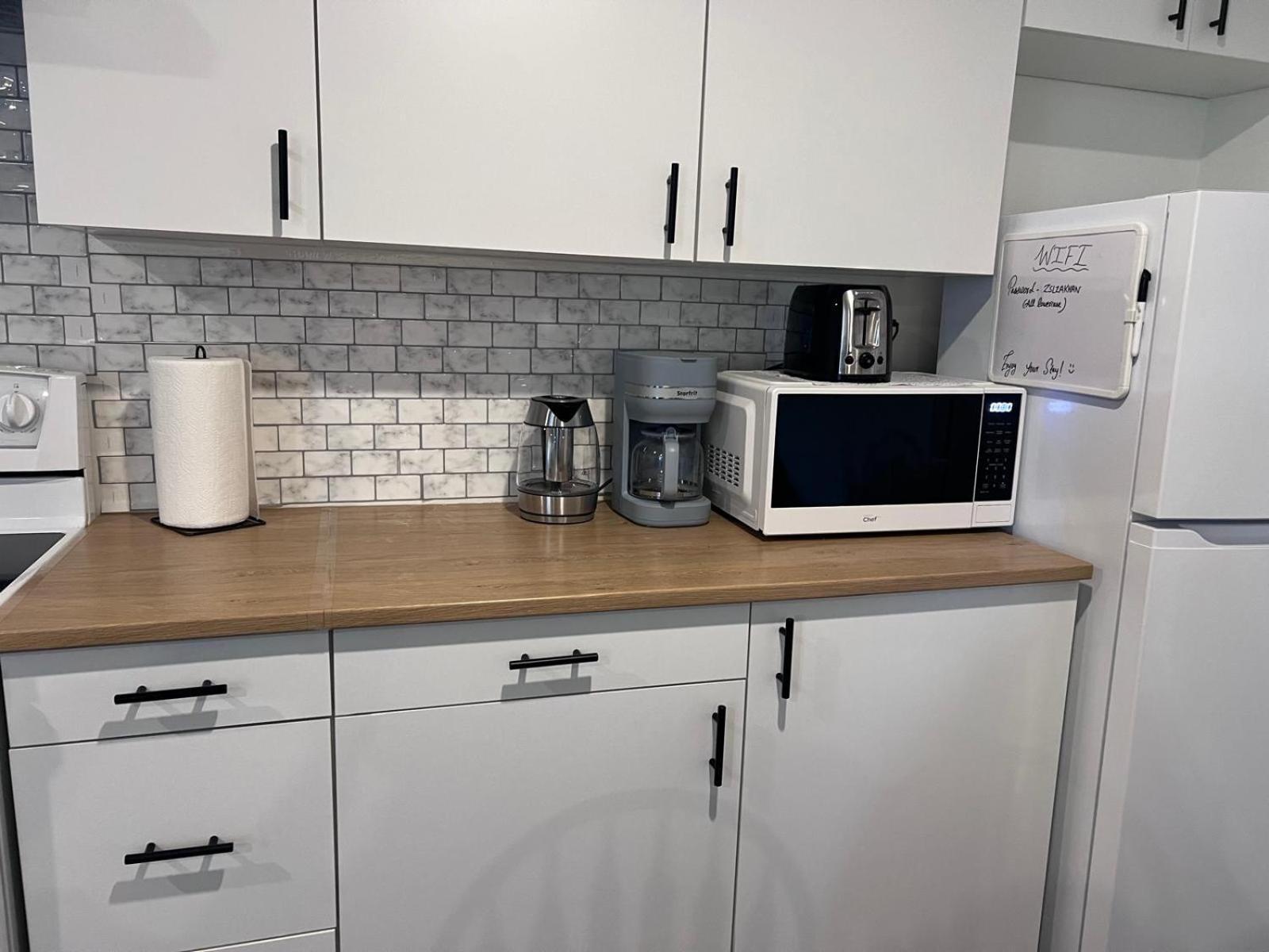 Central Halifax One Bedroom Apartment In Clayton Park Exterior photo